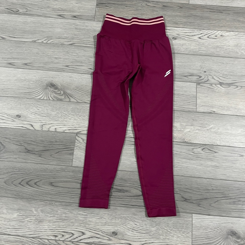 NWOT Doyoueven scrunch seamless leggings
